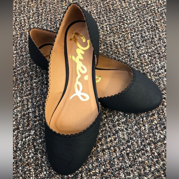 Qupid Chain Embellished Pointy Toe Dorsay Flat